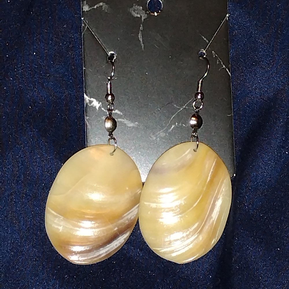 Vintage Hawaiian seashell Earrings